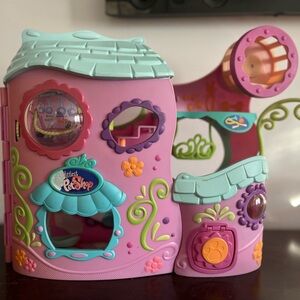 Littlest Pet Shop LPS Tail Waggin Fitness Club Playset House 2007